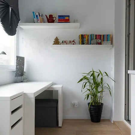 Hill Apartment *