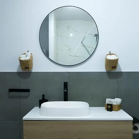 Hill Apartment *